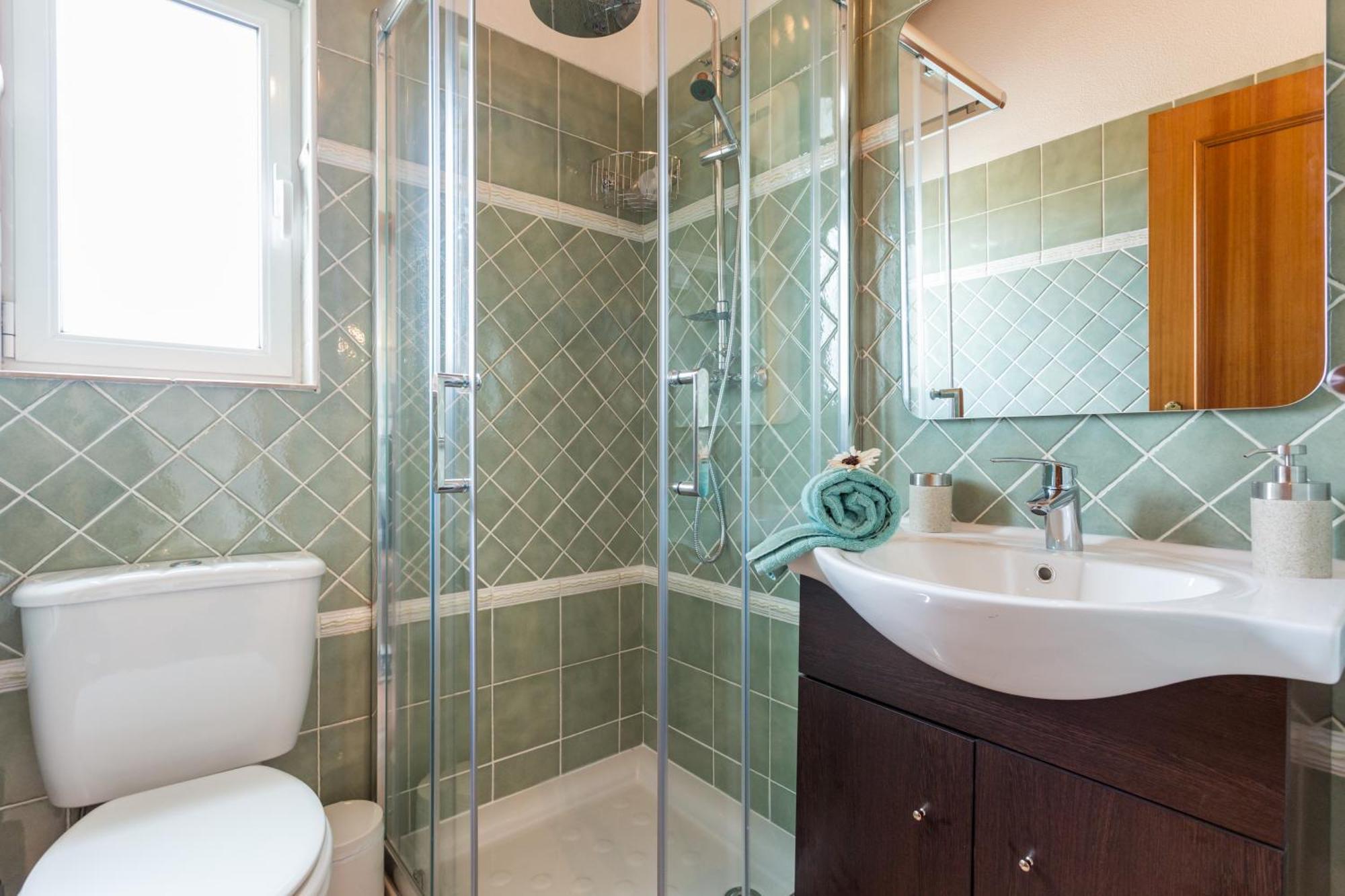 The Sun Hill Bed & Breakfast Lagos Room photo